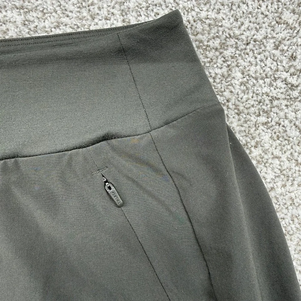 Women's Athleta Dark Green Stretch Athletic Zip Pockets‎ Soho Skort Size 6